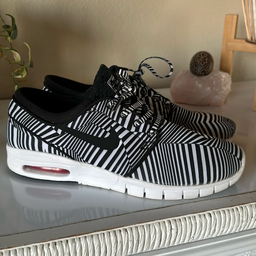 Nike SB Stefan Janoski
Max Dazzle